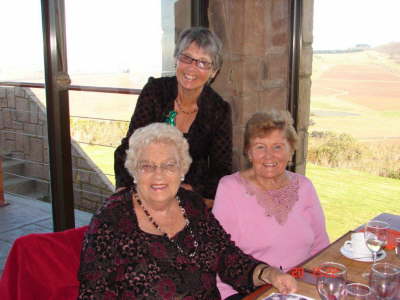 Frances, Ouma Ans en Ouma Bettie